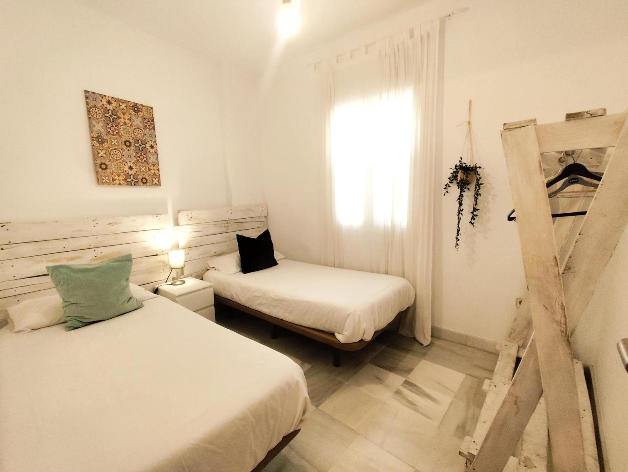 Apartamento San Luis. Plaza De Parking Gratis!!! Sevilla Kültér fotó